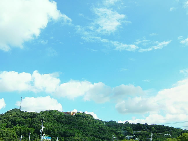 2010年8月30日（月）拡大写真、晴れています、空と雲の写真です。