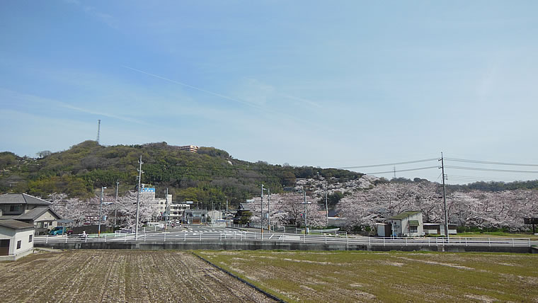 2014年4月3日（木）倉敷しのちゃんの空と雲「拡大写真」、窓からの写真です。